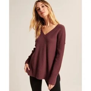 NWOT Abercrombie & Fitch DreamLush Oversized Legging-Friendly V-Neck Sweater